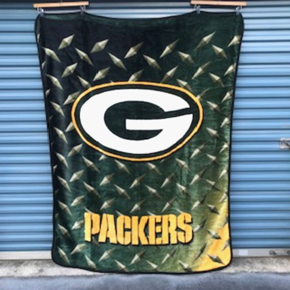 Size: 60'' x 80'' Cozy Plush Throw Blanket . Green Bay Packers . New